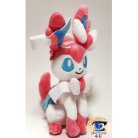 Officiële Pokemon knuffel Sylveon 23cm San-Ei All Star (2022 variant kleuren zijn anders)